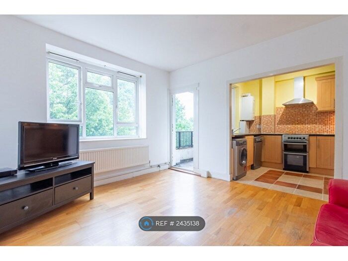 2 Bedroom Flat To Rent In Cherry Close, London, SW2