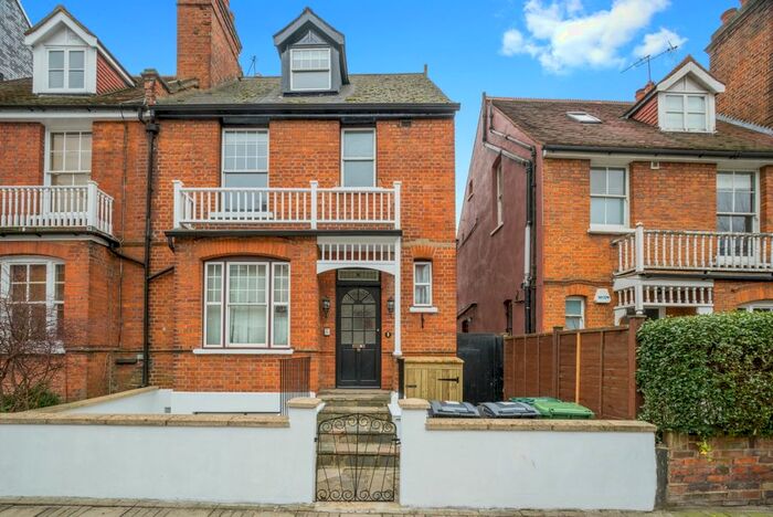 3 Bedroom Flat To Rent In Mill Lane, London, NW6