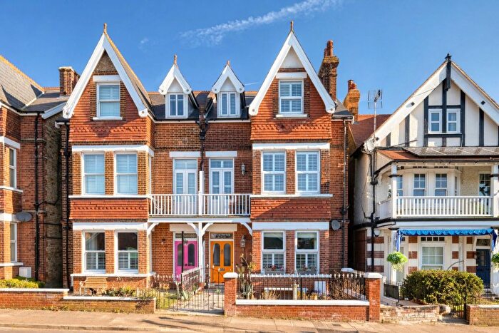 6 Bedroom Semi Detached House For Sale In West Cliff Road, Broadstairs, CT10