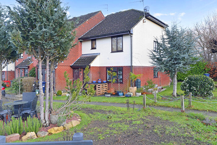 1 Bedroom Flat For Sale In Ladycross, Godalming, Surrey, GU8