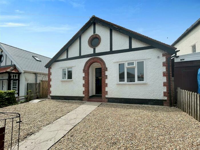 2 Bedroom Detached Bungalow For Sale In Central Avenue, Herne Bay, CT6