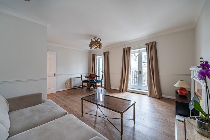 1 Bedroom Flat To Rent In Russell Road, London, W14