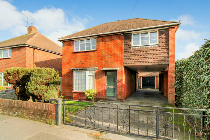 4 Bedroom Detached House To Rent In Park Road, South Farnborough, Hampshire, GU14