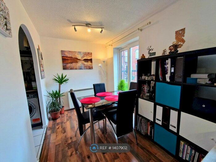 2 Bedroom Flat To Rent In St David's Court, Manchester, M8