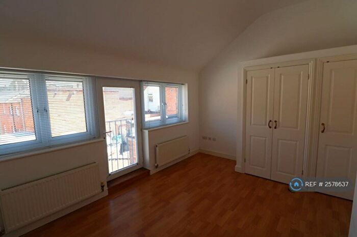 2 Bedroom Flat To Rent In Allen Road, Northampton, NN1