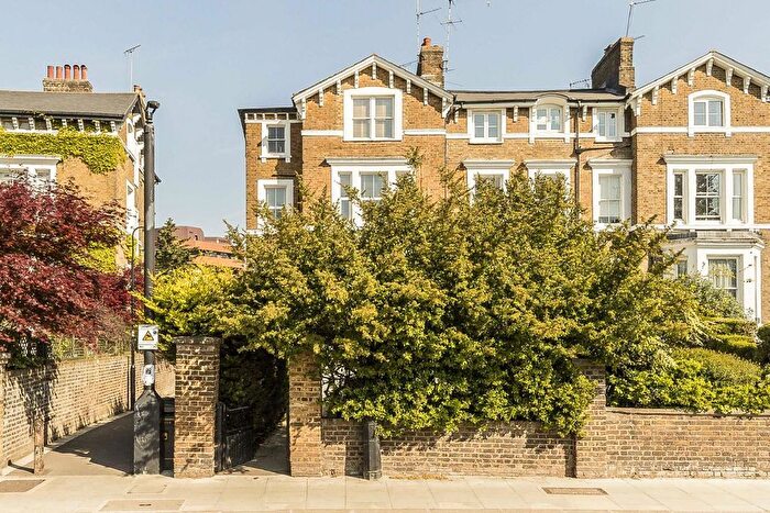 3 Bedroom Flat To Rent In Mattock Lane, London, W5