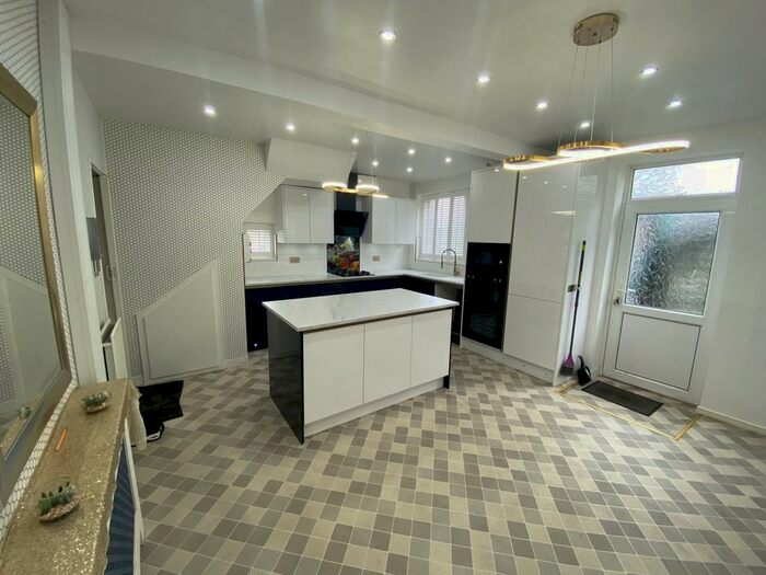 3 Bedroom Semi-Detached House To Rent In Allexton Gardens, Glenfield, LE3