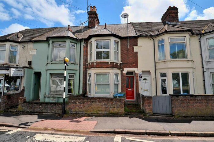 1 Bedroom Maisonette To Rent In Stoke Road, Aylesbury, HP21