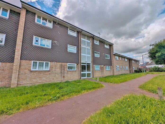 1 Bedroom Flat To Rent In Shannon Close, Leigh On Sea, Essex, SS9