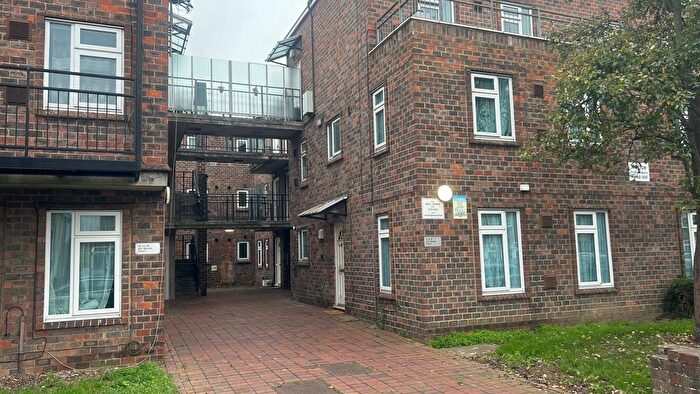 1 Bedroom Flat For Sale In Springwell Road, Hounslow, TW5