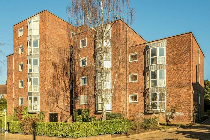 2 Bedroom Flat To Rent In Queens Road, Kingston, KT2