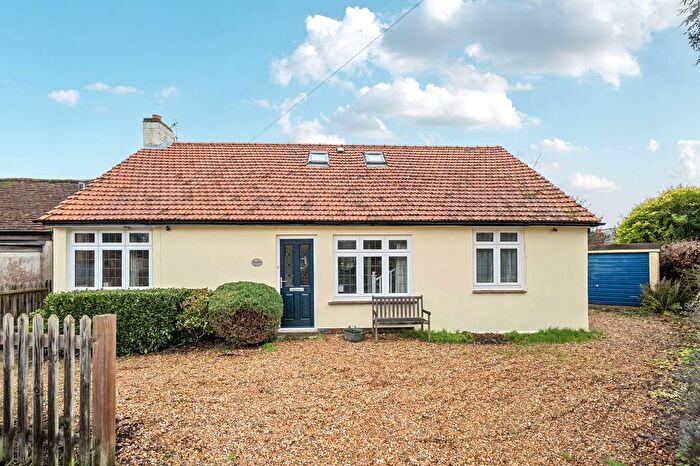 4 Bedroom Bungalow For Sale In Carron Lane, Midhurst, GU29