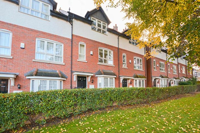 3 Bedroom Town House To Rent In Stanley Road, Stoneygate, Leicester, LE2