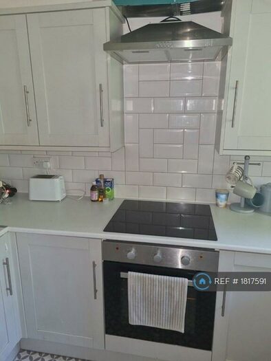 Studio To Rent In Cippenham, Slough, SL1