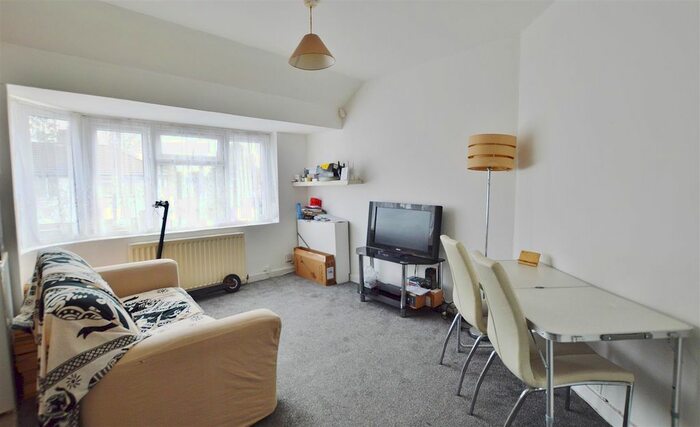 1 Bedroom Maisonette To Rent In Stafford Avenue, Slough, Berkshire, SL2