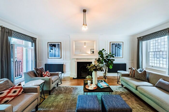 3 Bedroom Flat To Rent In Flat St George's Court, - Gloucester Road, London, SW7