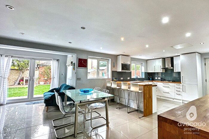 5 Bedroom Detached House For Sale In Lucerne Avenue, Bure Park, Bicester, OX26