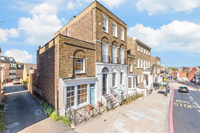 2 Bedroom Flat For Sale In Star Hill, Rochester, Kent, ME1