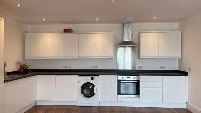 2 Bedroom Apartment To Rent In Chingford Mount Road, London, E4