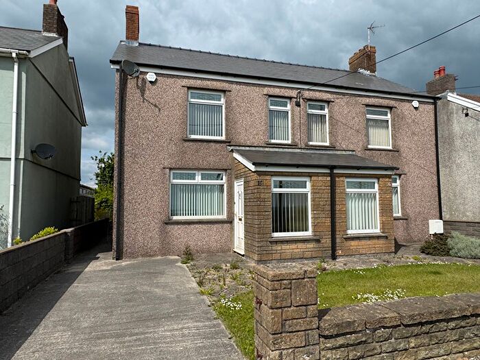3 Bedroom Semi-Detached House For Sale In Cefn Road, Bridgend, CF32