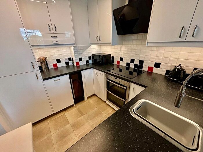 2 Bedroom Flat For Sale In Houseman Crescent, West Didsbury, Didsbury, Manchester, M20