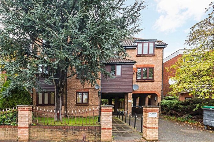 1 Bedroom Flat To Rent In Lynton Road, Lynton Road, W3