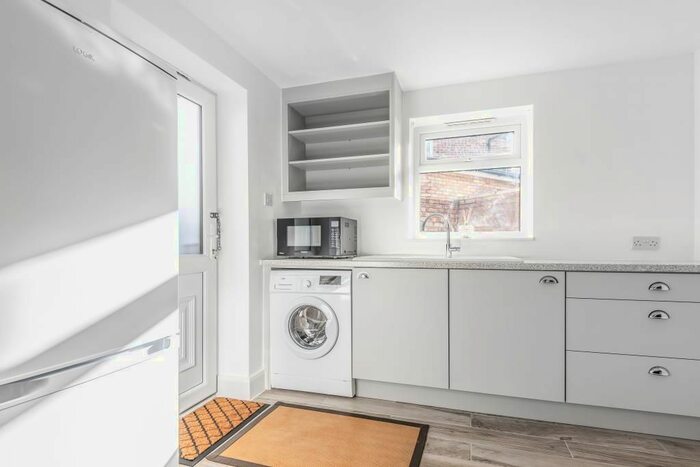 1 Bedroom Property To Rent In Petersfield Road, Staines TW18