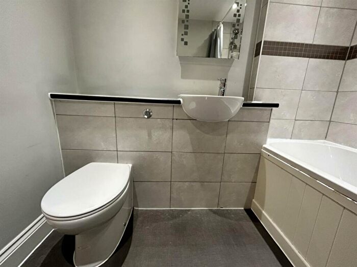 1 Bedroom Apartment For Sale In Cornfield Lane, Eastbourne, BN21