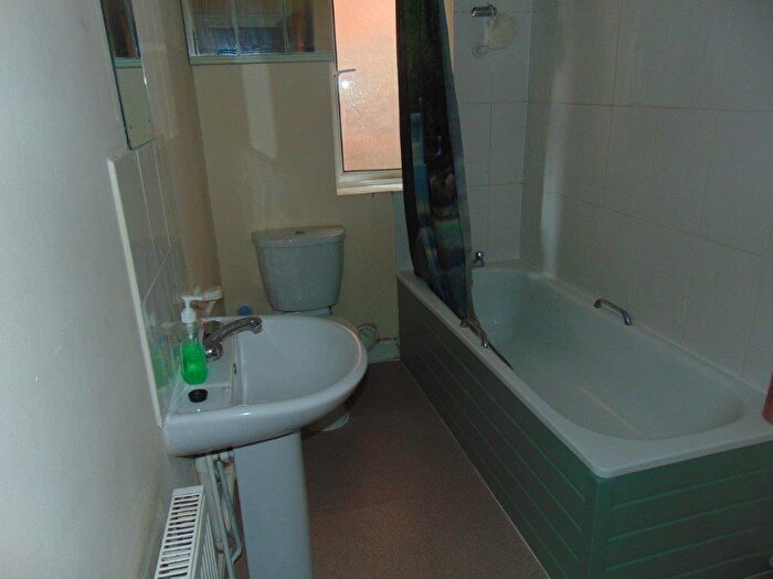 4 Bedroom Flat To Rent In Burgess Road, SO16