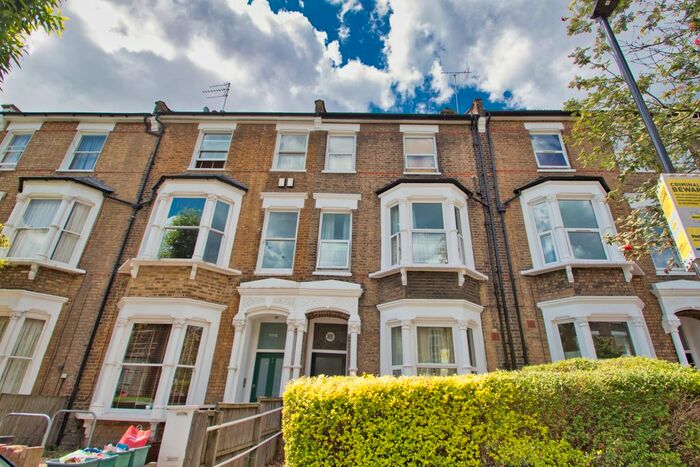 Studio To Rent In Huddleston Road, London, N7