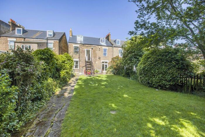 1 Bedroom Flat To Rent In Queen Elizabeth`s Walk, Stoke Newington, N16