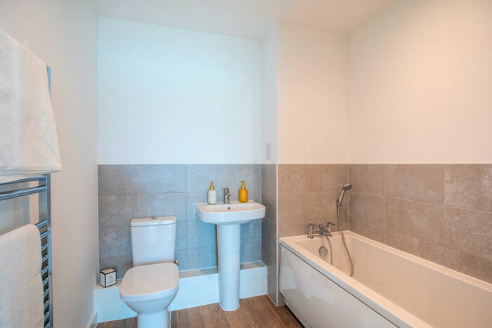 2 Bedroom Apartment To Rent In Centenary Plaza, Southampton, Hampshire, SO19