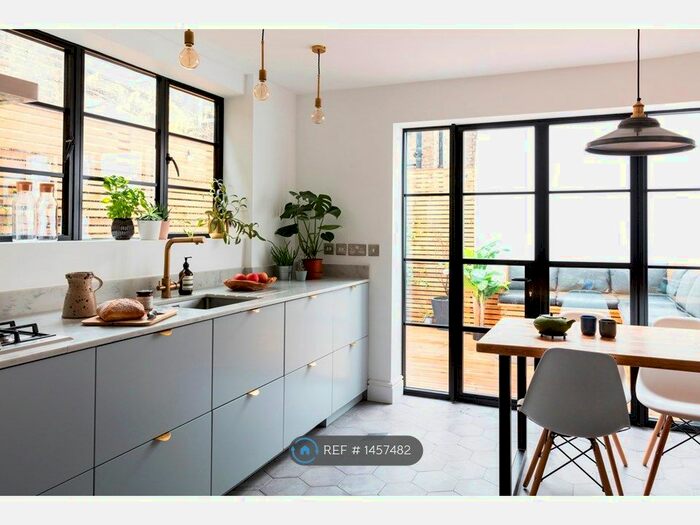 3 Bedroom Terraced House To Rent In Trafalgar Street, London, SE17