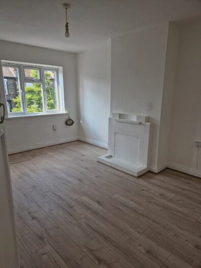 4 Bedroom Flat To Rent In Lea Bridge Road, London, E10