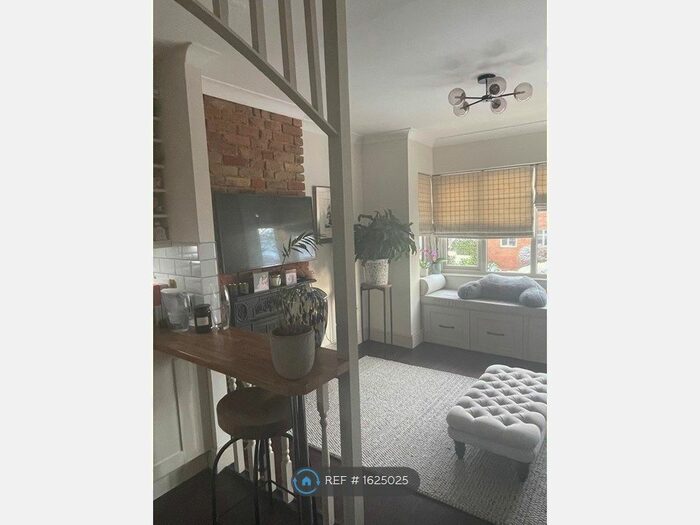 1 Bedroom Flat To Rent In Spring Gardens Road, High Wycombe, HP13