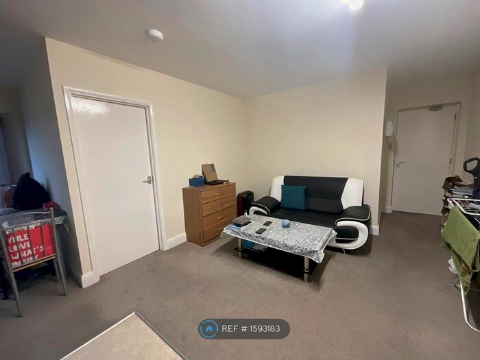 1 Bedroom Flat To Rent In Burlington Court, Slough, SL1