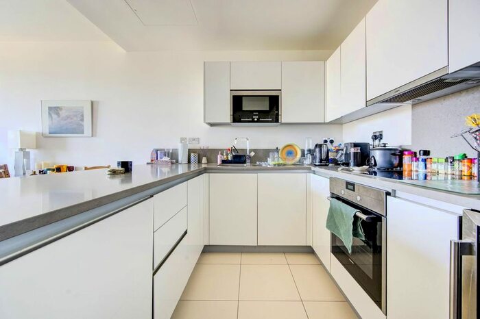 2 Bedroom Flat To Rent In Belgravia House, Ealing Broadway, London, W5
