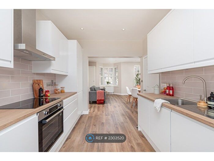2 Bedroom Flat To Rent In Arlington Road, Bath, BA2