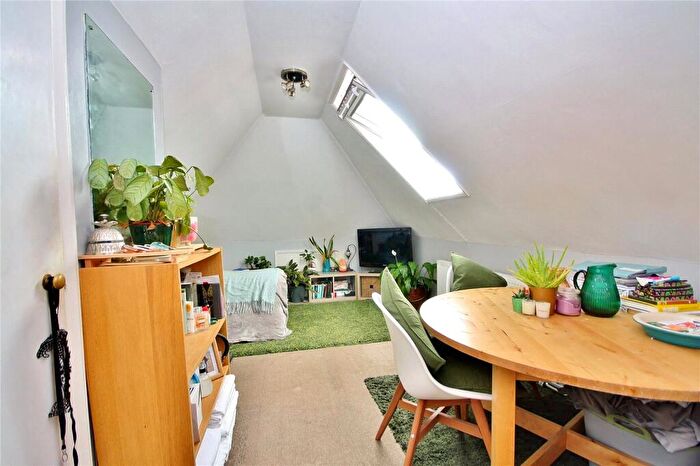1 Bedroom Apartment To Rent In York Road, Woking, Surrey, GU22