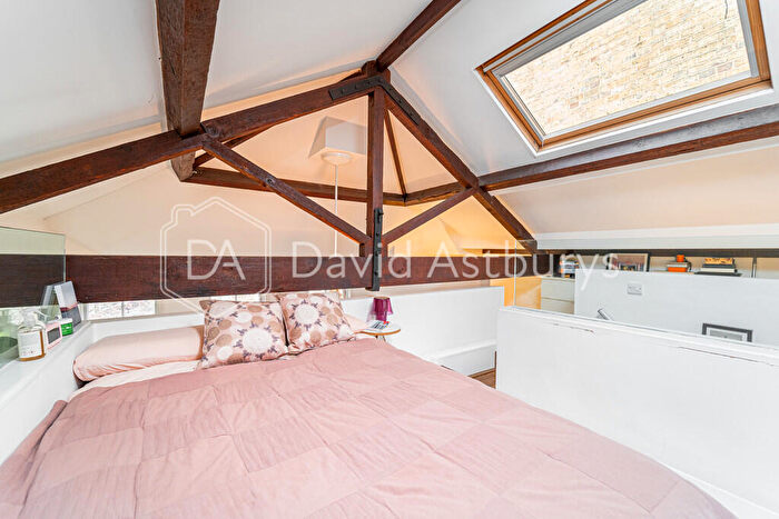 1 Bedroom Flat To Rent In Kingsway Place, Clerkenwell, London, EC1R