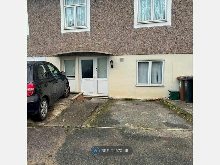 3 Bedroom Terraced House To Rent In Robins Way, Hatfield, AL10