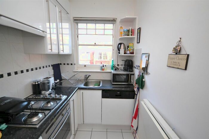 2 Bedroom Flat To Rent In Park Hall Road, East Finchley, N2
