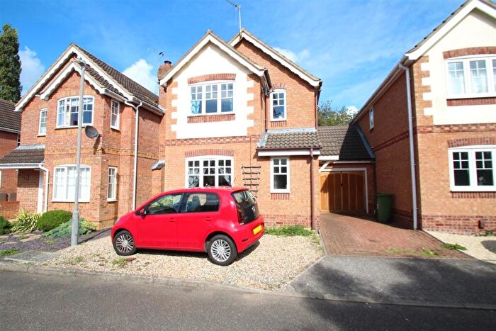 3 Bedroom House To Rent In Holly Drive, Aylesbury, HP21