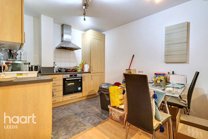 1 Bedroom Apartment For Sale In Elmwood Lane, Leeds, LS2