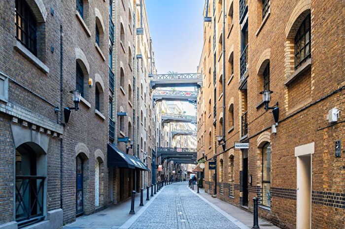3 Bedroom Flat To Rent In Shad Thames, Shad Thames, London, SE1