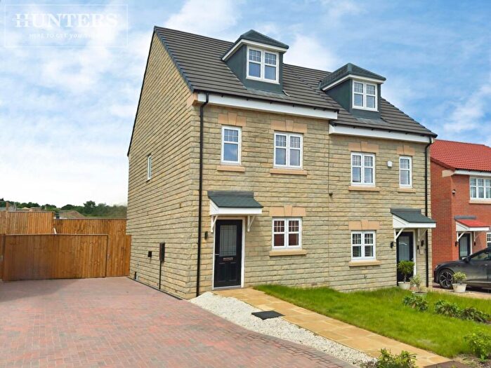 3 Bedroom Semi-Detached House For Sale In Vowden Chase, Stairfoot, Barnsley, S70