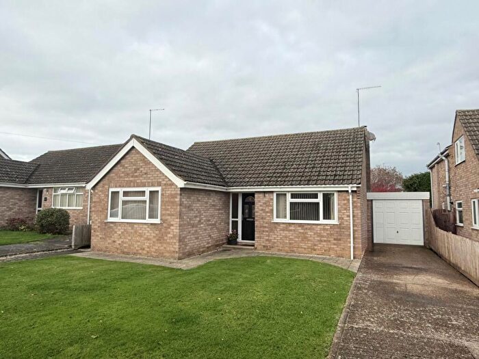 3 Bedroom Bungalow For Sale In Manor Close, Harpole, NN7