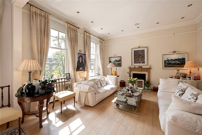 3 Bedroom Flat For Sale In Egerton Gardens, London, SW3