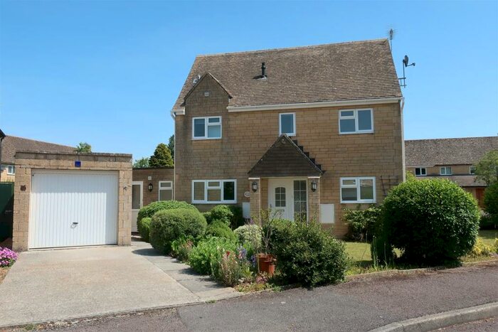 Semi-Detached House To Rent In Lamberts Field, Bourton-On-The-Water, Cheltenham, GL54