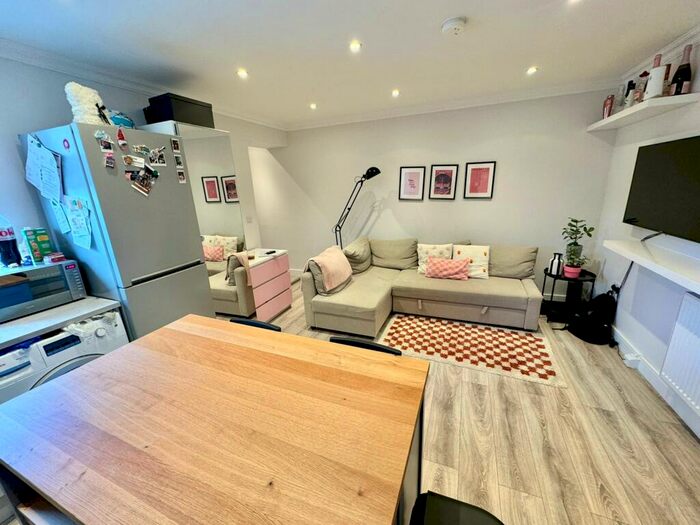 1 Bedroom Flat To Rent In Leabridge Road, E10